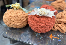 09/16/25 Gourds & Ghouls: Chunky Knit Workshop 6:00 PM